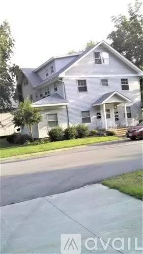 Main picture of 901 W Maplewood St