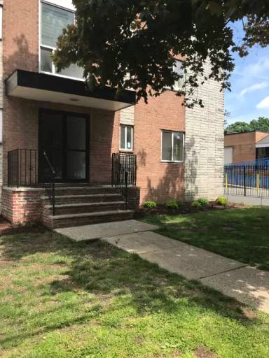 Main picture of 420 W 7th St