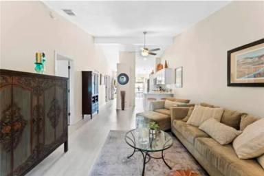 Main picture of 7703 Country Pl