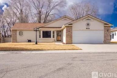 Main picture of 601 Shadowbrook Dr