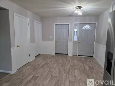 Main picture of 883 E Loos St