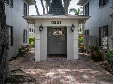 Main picture of 5221 Bayshore Blvd