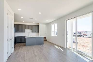 Main picture of 5532 S Keene