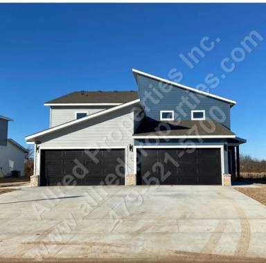 Main picture of 1400 SW Casuarina Dr