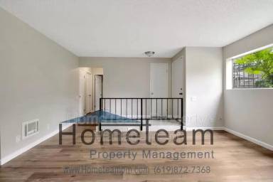 Main picture of 8075 Caminito de Pizza