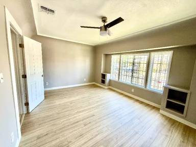 Main picture of 532 W 77th St