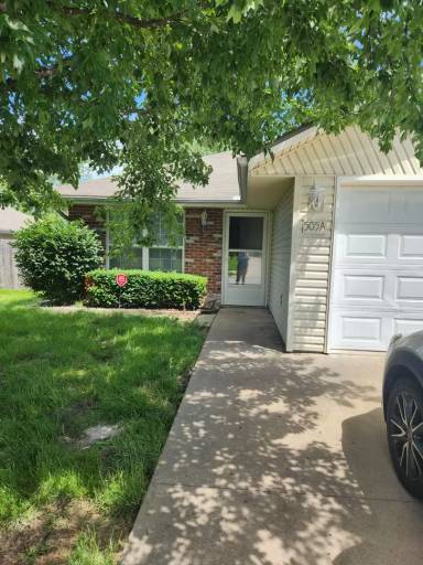 Main picture of 505 SE Chelsey Ln