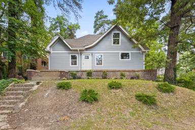 Main picture of 101 Woodlawn Dr