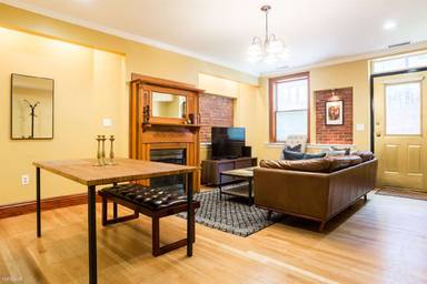 Main picture of 335 Beacon St