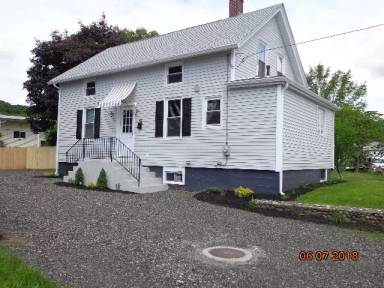 Main picture of 44 River St