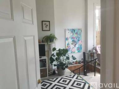 Main picture of 2827 Saint Paul St