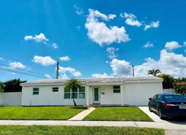 Main picture of 8700 SW 42nd Ter
