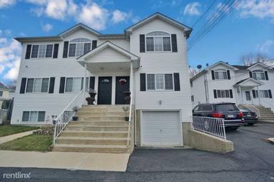 Main picture of 5362 Arthur Kill Rd