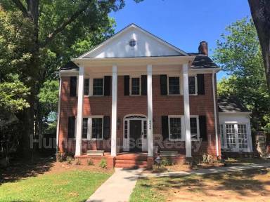 Main picture of 3020 Selwyn Ave
