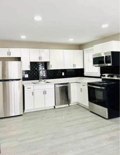 Main picture of 304 Maplewood Ave NE