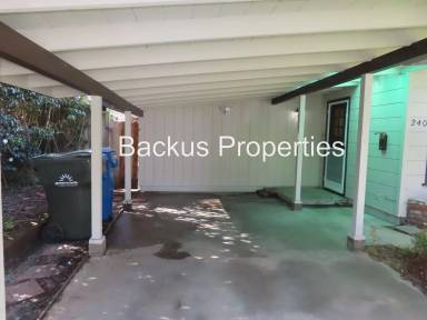 Main picture of 240 Walnut St