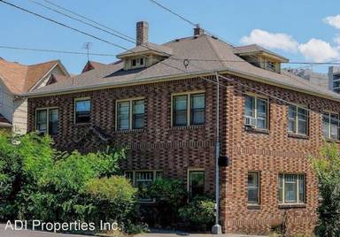 Main picture of 2438 SW 5th Ave