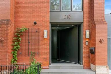 Main picture of 1010 W George St
