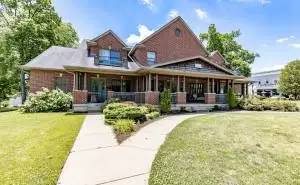 Main picture of 27 W Spring St