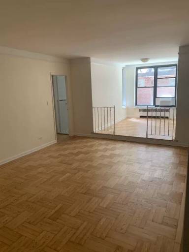 Main picture of 124 E 24th St
