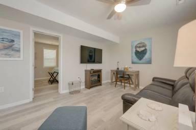 Main picture of 600 W 3rd St