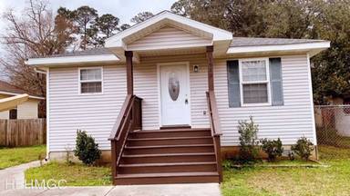 Main picture of 1913 44th Ave