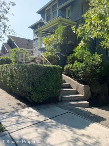 Main picture of 137 32nd Ave E