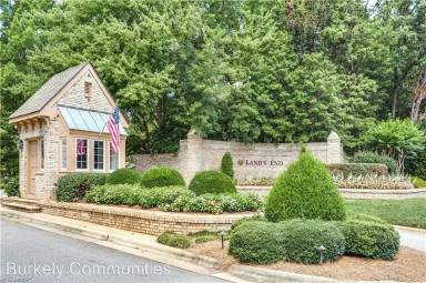 Main picture of 37 Lands End Dr