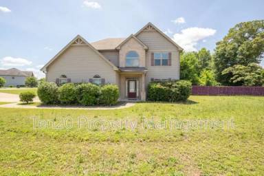 Main picture of 2 Willow Oak Ln