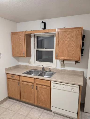 Main picture of 101 12th St SE