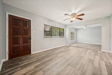 Main picture of 315 E 15th St