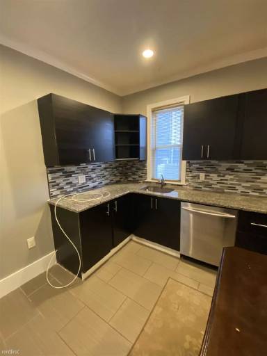 Main picture of 48 Woodlawn St