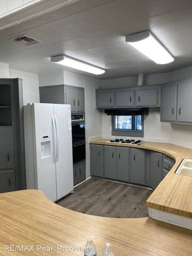 Main picture of 4370 N Randall St