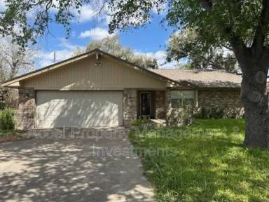 Main picture of 2405 Mimosa St