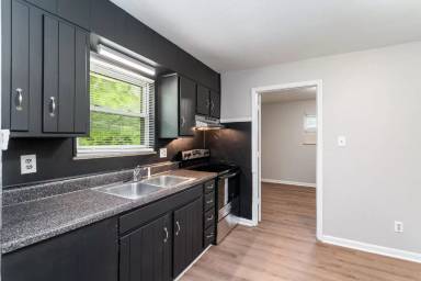 Main picture of 3014 Rennoc Rd