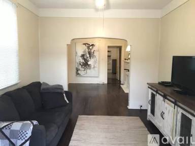 Main picture of 807 Leontine St