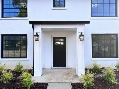 Main picture of 1122 Wellman Ave NE
