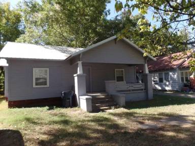 Main picture of 303 W 14th St