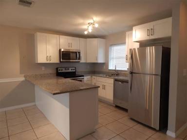 Main picture of 372 Cocoa Ct