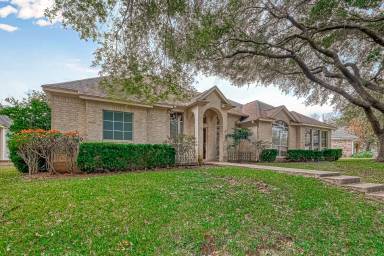 Main picture of 4639 Lake Village Dr