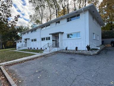 Main picture of 220 N Hawthorne Rd