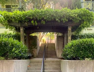 Main picture of 6016 Fauntleroy Way SW