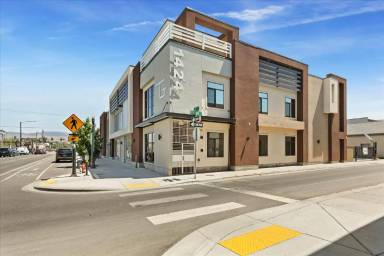 Main picture of 1424 W Front St