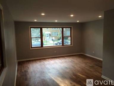 Main picture of 5407 N Sawyer Ave
