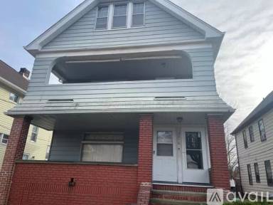Main picture of 8216 Rosewood Ave
