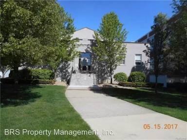 Main picture of 98 Northbound Gratiot Ave