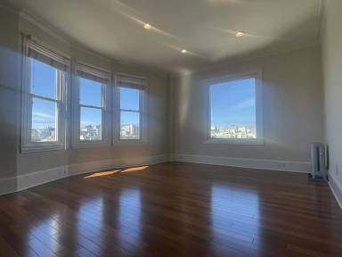 Main picture of 2165 Larkin St