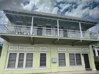 Main picture of 1153 Walnut St