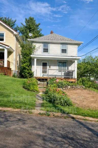 Main picture of 718 N 10th Ave E