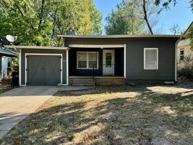 Main picture of 826 N Chautauqua Ave